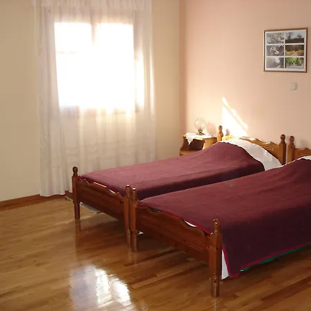 Konukevi Zephyros 3*