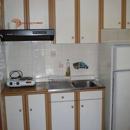 Konukevi Zephyros Vytina