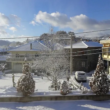 Konukevi Zephyros 3*