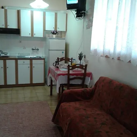 Konukevi Zephyros 3*